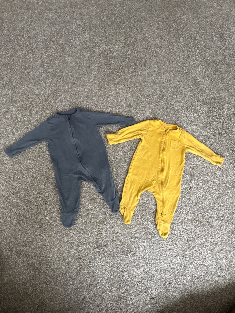 Old navy baby boys footed fold over mitten zipper pajamas size 0-3 months
